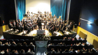 A Banda Municipal de Ribadeo ofrecerá un concerto solidario a favor da asociación A Mariña-Cogami. Será o vindeiro domingo, 3 de xaneiro, no Cine Teatro. 