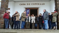 O Concello de Barreiros celebrou unha concentración e gardou un minuto de silencio en recordo das víctimas da Violencia de Xénero. Os actos foron secundados polos veciños, veciñas e traballadores municipais.