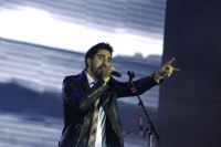O cantautor vasco Álex Ubago ofrecerá un concerto acústico o vindeiro 28 de maio en Ribadeo. As entradas xa están á venda. 