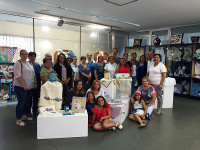 Na Casa da Cultura, de San Ciprián, pódese visitar ata o 28 de agosto unha exposición de manualidades feitas por mulleres que participaron nun curso organizado pola asociación As Espalladoras. 
