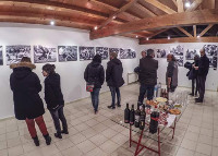Ata o 31 de xaneiro pódese visitar na sala de exposicións de RegalXunqueira, en Viveiro, a exposición "Homes e Bestas", de José Mª Álvez e Sergio López. 