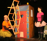 Teatro dos Ghazafelhos presenta o 8 de outubro en Burela "Contos de lobo", un espectáculo para o público familiar con maxia, circo e hipnose. 