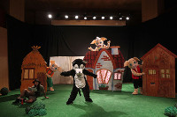 O Auditorio Municipal de Ribadeo acollerá o 4 de xaneiro unha versión modernizada do clásico "Os tres porquiños". Combina teatro, música e coreografías.