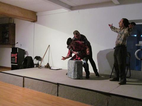 O grupo humorístico Trípode representará este venres, 11 de marzo, en Burela a obra "Apedreando". 