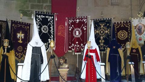 La Semana Santa de Viveiro está presente hasta el 17 de julio en la exposición Apostolus, la feria internacional de artículos, arte e itinerarios religiosos y culturales, que tiene lugar en Santiago. 