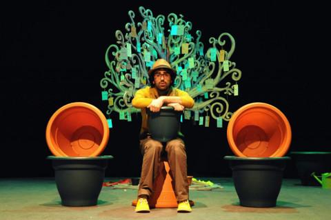 A compañía malagueña Pata Teatro representará "El árbol de mi vida" este sábado, 2 de abril, na Sala Bahía en Foz. 