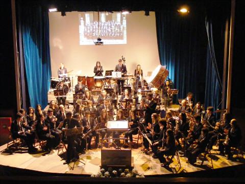 O 27 de decembro terá lugar o concerto "Aquí como en Viena" da Banda de Música Municipal de Ribadeo. E o día 5 empezarán os ensaios para o concerto solidario de xaneiro. 