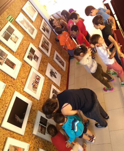 Ata o 13 de novembro pódese visitar na Casa da Cultura de Burela a exposición "Imaxes con fondo", do Fondo Galego de Cooperación e Solidariedade.