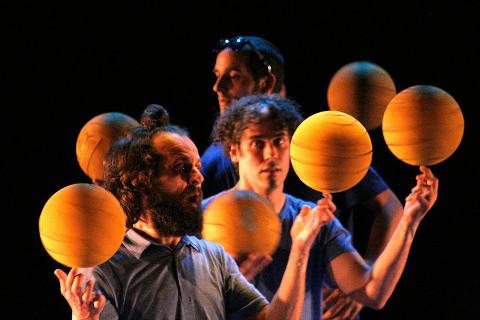 "Impreuna", o espectáculo de novo circo de Pistacatro este sábado, 16 de abril, en Viveiro. 