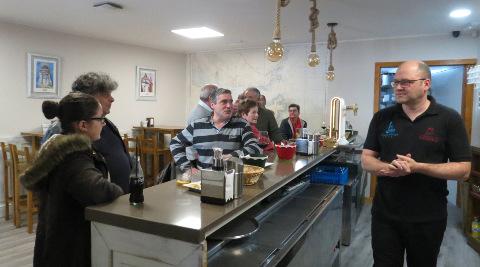 El restaurante bar Marinero, de Ribadeo, reabrió después de la importante remodelación realizada a lo largo de las últimas semanas. 