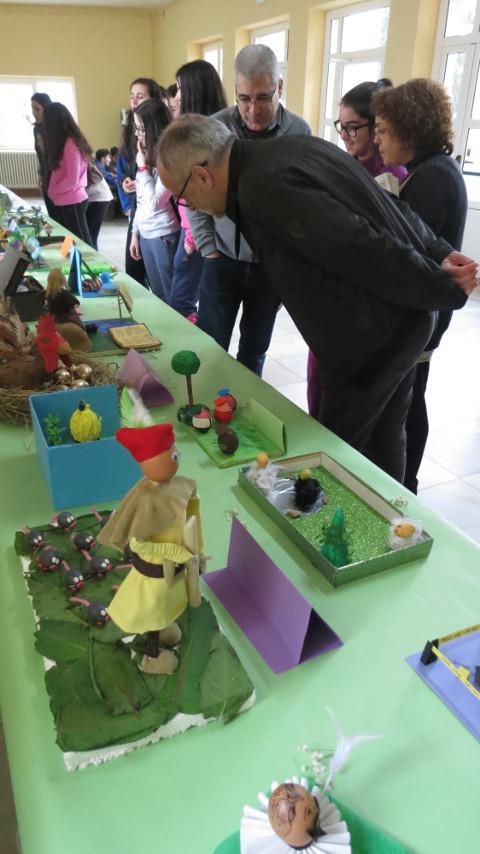 Ata finais de abril estará aberta no IES de Ribadeo Dionisio Gamallo a exposición ovícola literaria, realizada por alumn@s do centro para celebrar o día do libro.