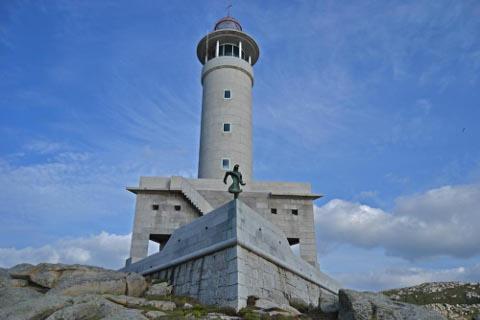 O Grupo de Sendeirismo de ACD Xove iniciará a ruta do Camiño dos Faros o vindeiro domingo, 12 de abril. Será o treito comprendido entre Malpica e o Faro de Nariga. 