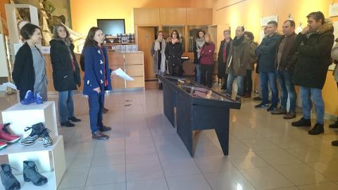 Ata o 13 de xaneiro permanecerá aberta na oficina de turismo de Ribadeo a exposición "Andar cos tempos...", organizada polo Observatorio da Mariña pola Igualdade e o Concello de Ribadeo. 