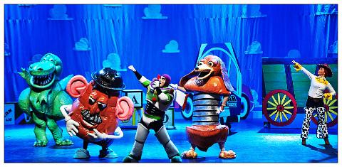 O 5 de agosto chega a Burela o musical "Toy, The Story", dirixido a toda a familia. Trátase da súa primeira actuación en Galicia. 