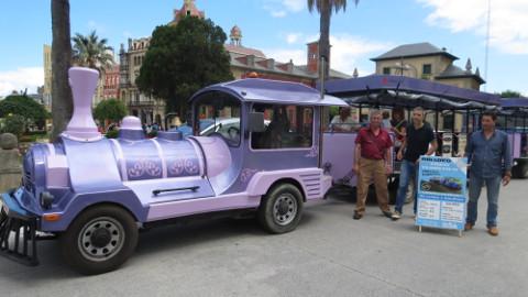 Comezou a funcionar en Ribadeo o tren turístico que durante todo o verán percorrerá o casco vello, o porto de Porcillán e chegará ata a Illa Pancha. Conta con audioguías en galego, español e inglés. 