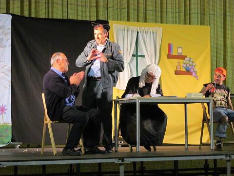 O grupo humorístico Trípode actúa este venres, 6 de novembro, en Burela dentro do ciclo "Teatro no outono", que organiza a Concellería de Cultura. 